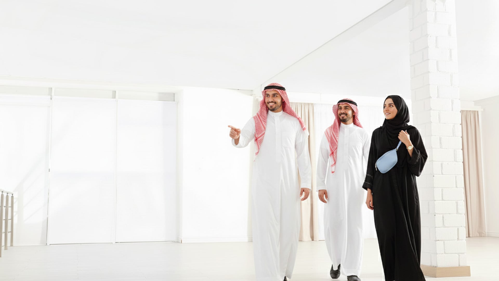 فريق نزيل العقارية أثناء العمل الميداني في الرياض